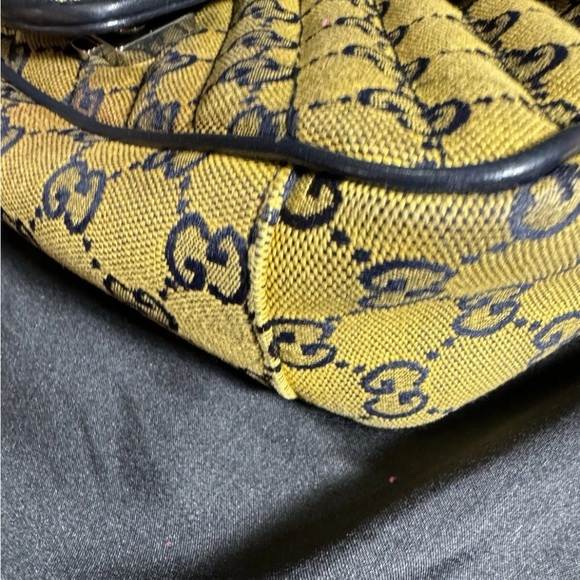 Gucci Marmont Women's Shoulder Bag - Picture 12 of 15